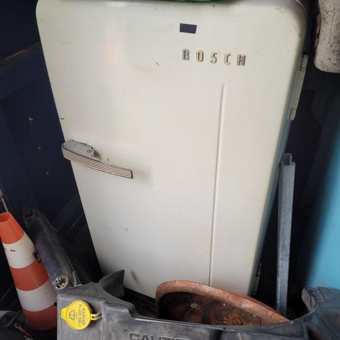 Gammelt retro Bosch kjøleskap