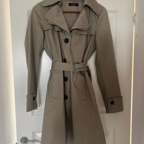 Trench coat fra Sand, strl S