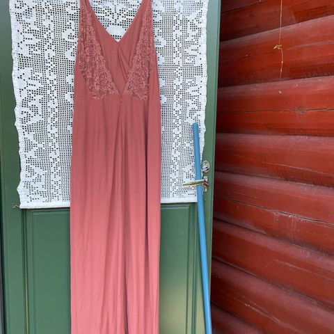 Samsøe•Samsøe Lekker lang rustrød kjole med blonderygg M