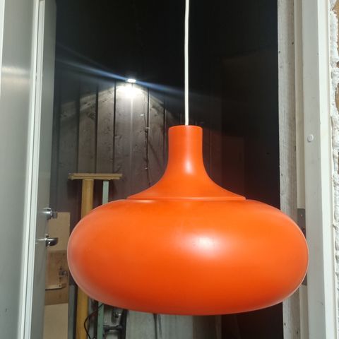 Nå kun 1 igjen .Pendel taklampe orange Ikea