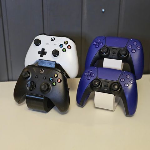 Dobbel Kontroller Stand - PS4/5 og XBOX One