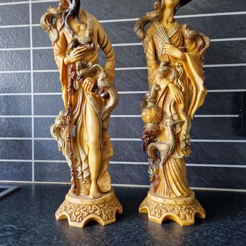 2 nydelige figurer. Asia.