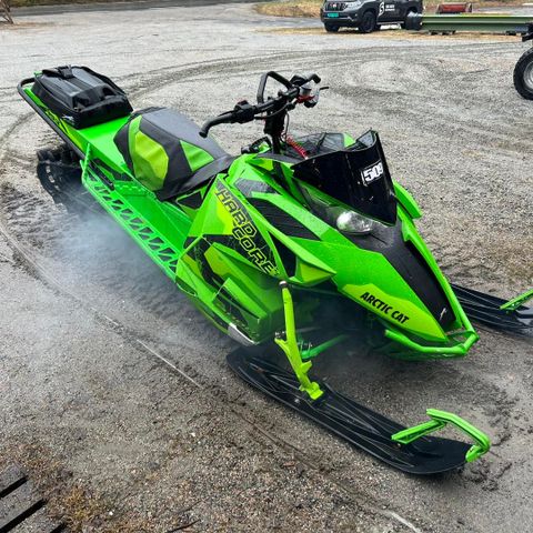 2017 Arctic Cat Hardcore M8000 153" hugget og selges i deler.