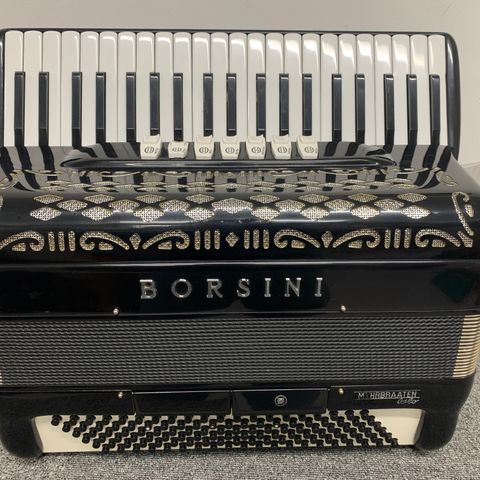 Borsini 3-korig pianotrekkspill selges !