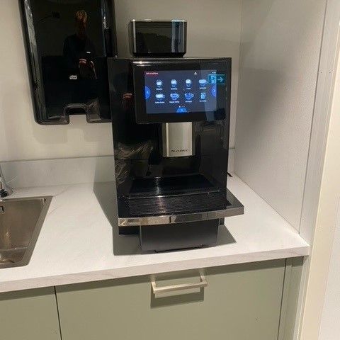 Kaffemaskin F11 med vanntilkobling og ferskmelk-funksjon