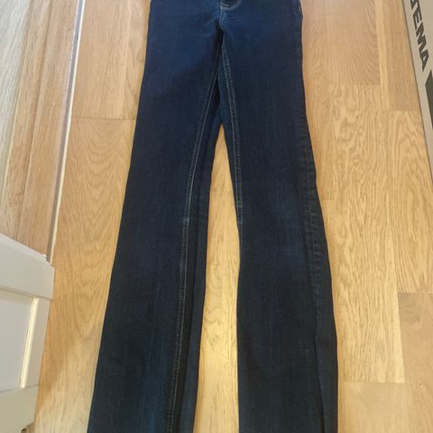 Zara jeans str. 32 (ca. 11-13 år)