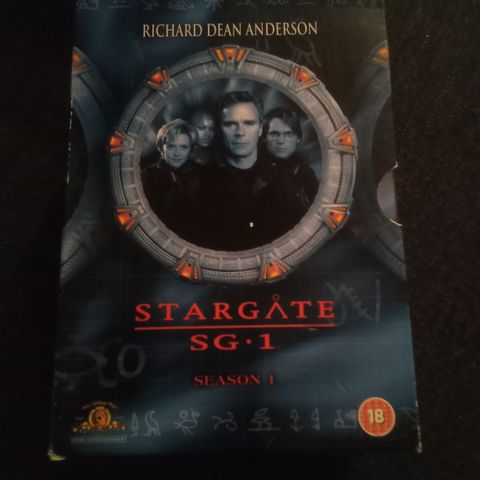 Stargate SG-1 season 1 dvd samling selges