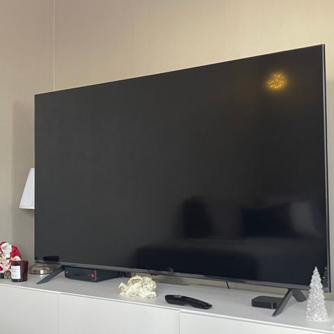 Utrolig flott TV må selges pga flytting :(   (LG QNED 65" TV)