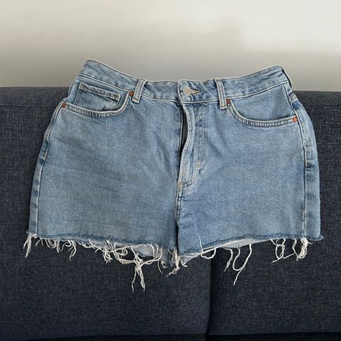 Veldig lite brukt denimshorts fra Bikbok, Str. S