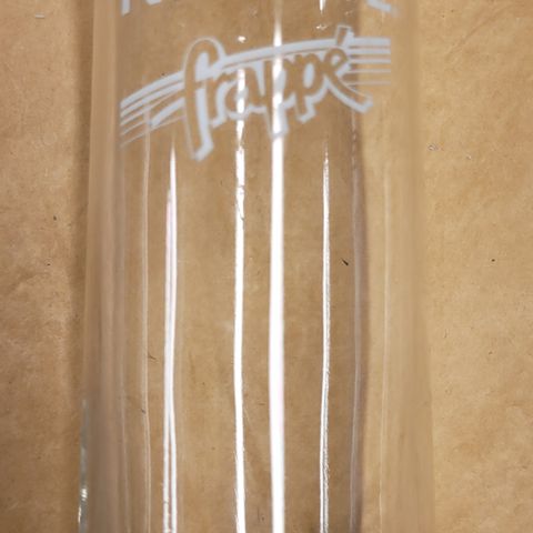 Stort Frappeglass fra Nescafe selges