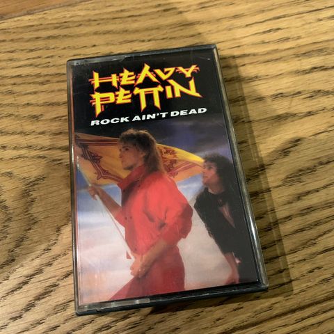 Heavy Pettin – Rock Ain't Dead