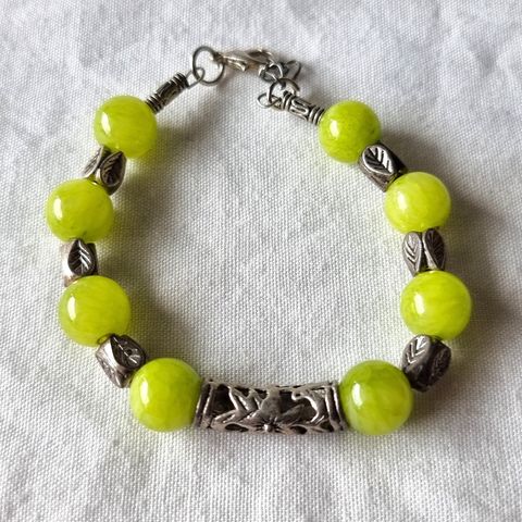 Armbånd i tibetansk sølv og Lemon Jade