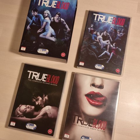 True Blood: sesong 1, 2 ,3 eske med 15 disker! Norsk tekst.