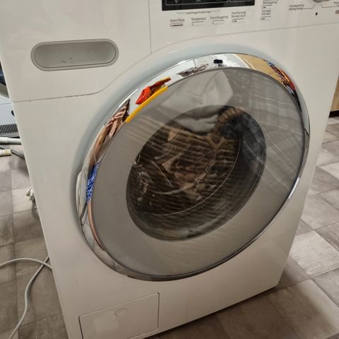 Miele W1 vaskemaskin selges i deler.