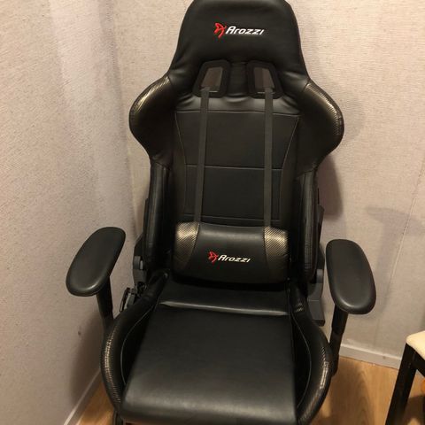 Pent brukt Arozzi Gaming stol