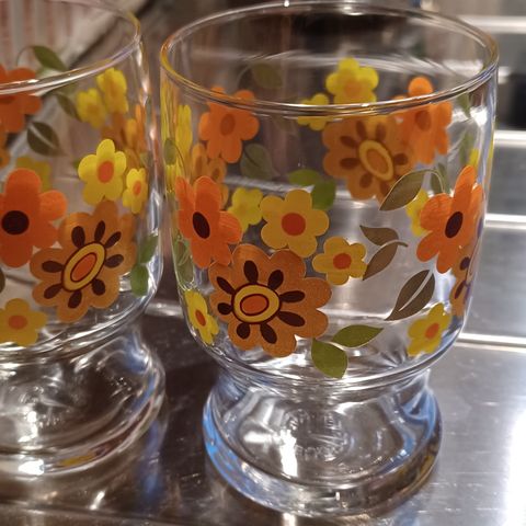 Drikkeglass med blomster