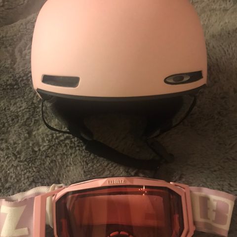 oakley alpinhjelm rosa junior (53-57/M)og bliz alpinbriller junior