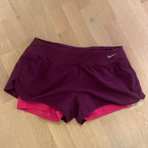 Nike shorts str. M