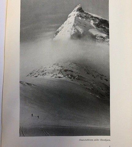 Snø og Ski, Oslo 1943, av Jakob Dybwad, Jakob Dybwads forlag. 144 sider.