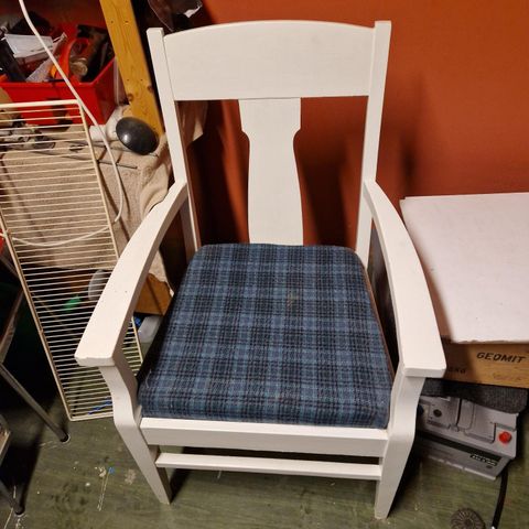 Hjemmelaget eldre stol