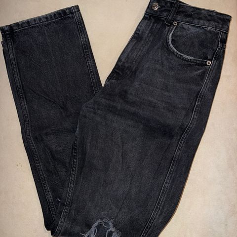 Distressed Straight Fit Jeans fra NA-KD i størrelse 36