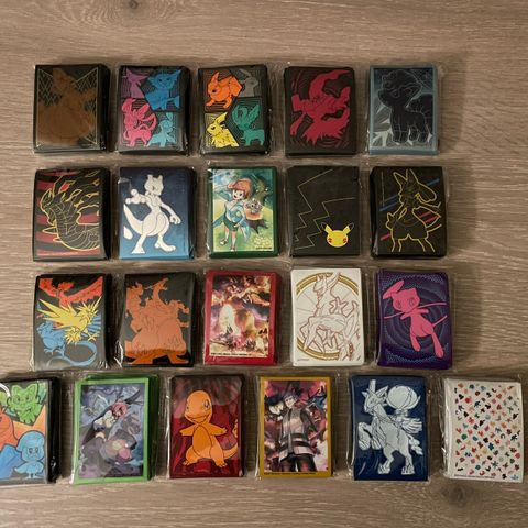 Pokemon Sleeves fra diverse sett fra 50kr