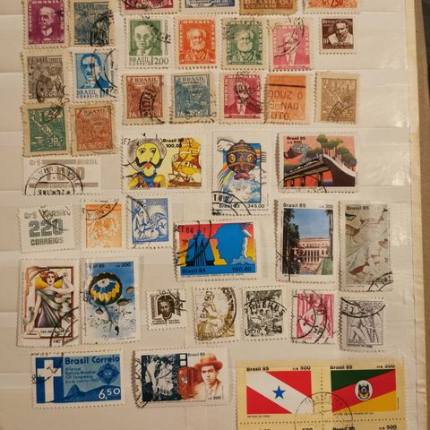 40 forskjellige frimerker pluss 4-blokk fra Brasil