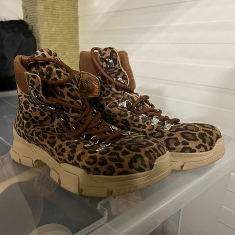 Roots leopard boots selges