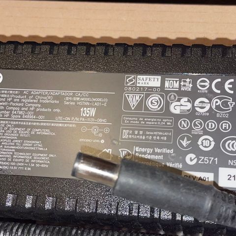 HP 135W AC Adapter 19.5V 6.9A / HP Strømadapter 19.5V 6.9A