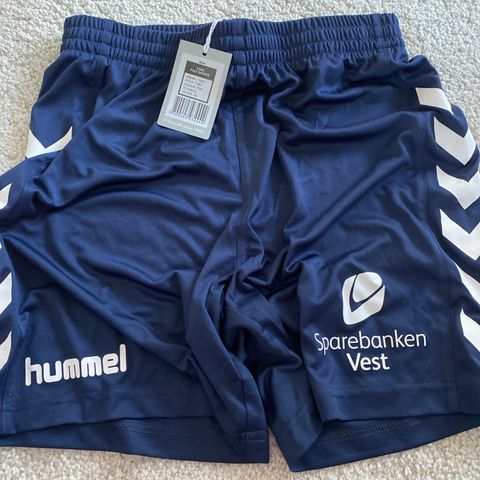 Helt ny Hummel-shorts str xs/s (14-16år)