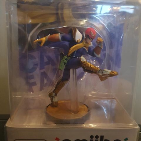 Captain Falco amiibo