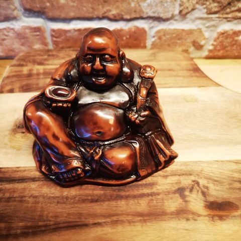 Buddha figur, håndlaget. Ny pris