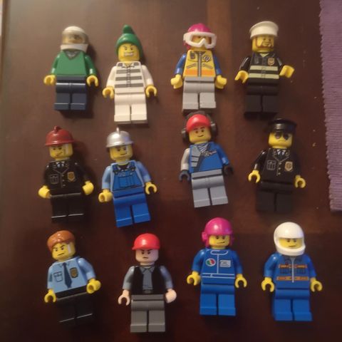 Lego minifigurer til salgs