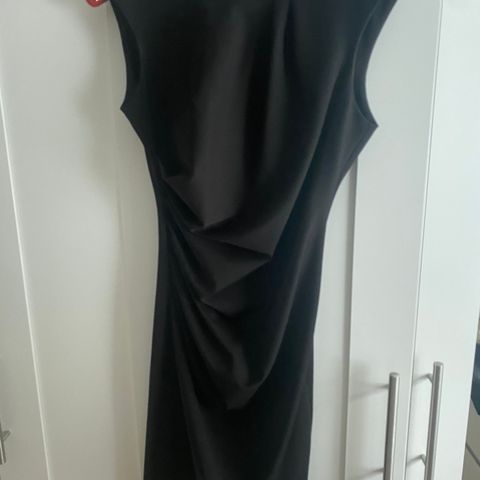 Rinascemento svart kjole