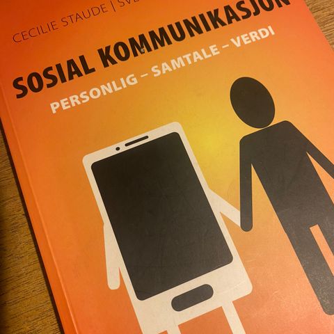 BI-bok: Sosial kommunikasjon av Cecilie Staude og Svein Tore Marthinsen