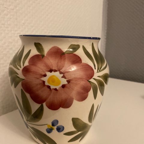 Pent Brukt fint Vase (Hand painted).