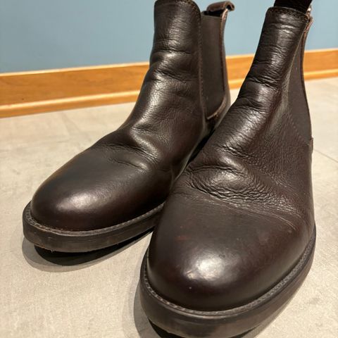 Chelsea Boots i str 41 (42 men små) - som nye