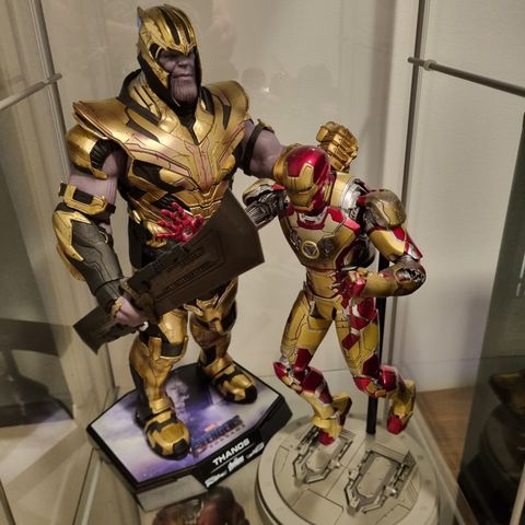 HotToys Figurer - Infinity War Thanos, Iron Man MK42, StarLord og Kylo Ren