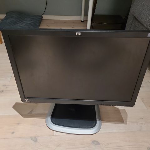 HP 22" skjerm med VGA og DVI-D