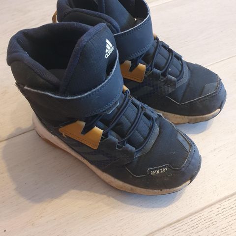 Adidas vintersko str 30