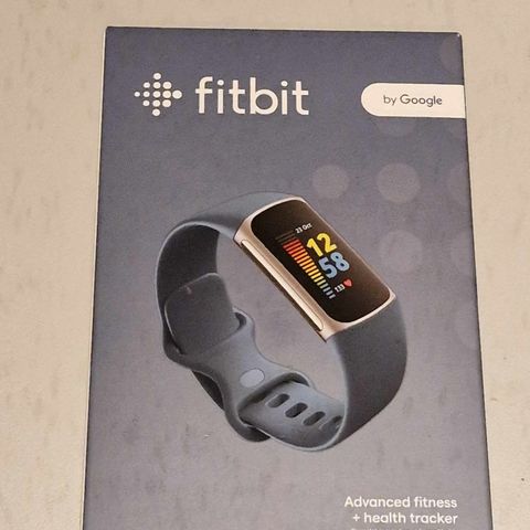 Fitbit Charge 5 (nesten ikke brukt og kjøpt nylig)