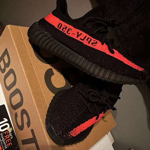 Yeezy 350 black/red 42 2/3