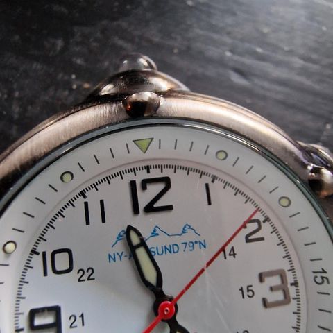 Unik klokke , kjøpt i Ny-Ålesund på Svalbard.