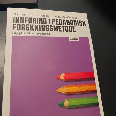 Pensum- Innføring i pedagogikk forskningsmetode