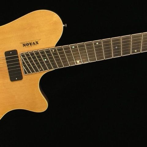 Novax "Thinline fan fretted" 7-strengs gitar