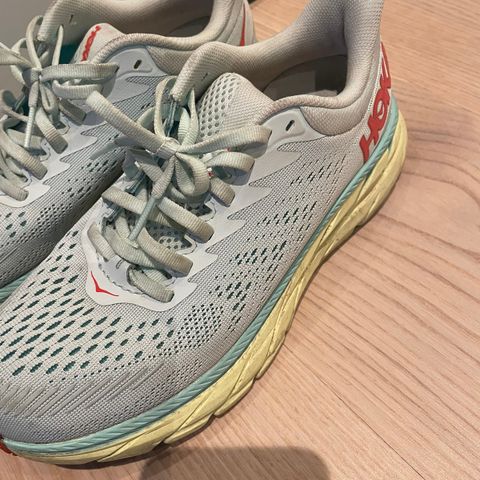 Hoka Morning Mist/Hot Coral 38