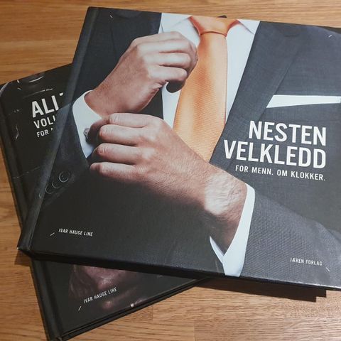 Nesten Velkledd / Alltid Velkledd klokkebøker