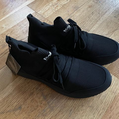 Ubrukte vanntette sneakers fra Ecoalf