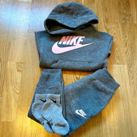 Nike joggesett, 98-104