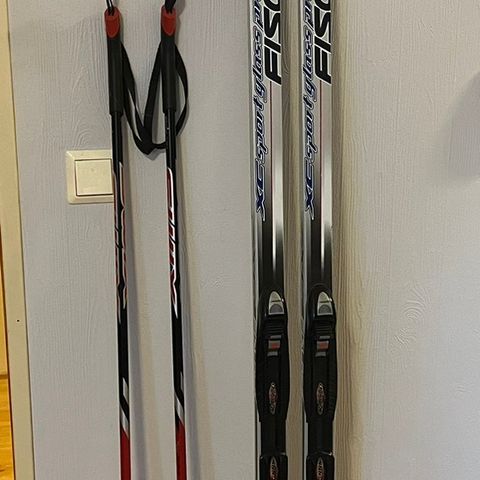 Fischer langrennsski og Swix staver 140 cm - brukt en gang